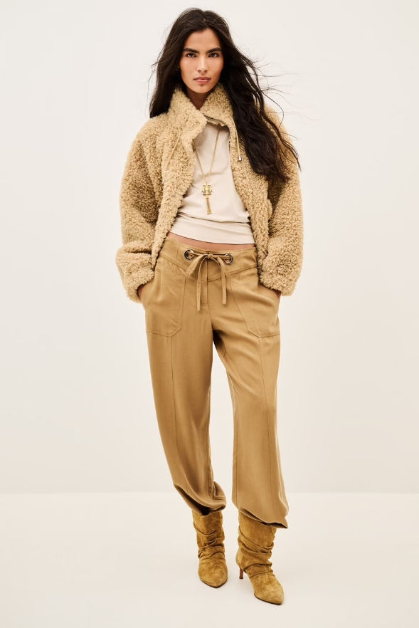 #BEIGE